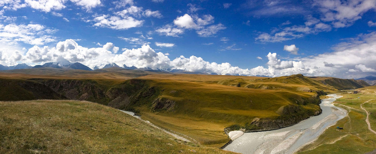 Kyrgyzstan: Cycling down the Silk Road photo © Małgosia Busz, Barents.pl