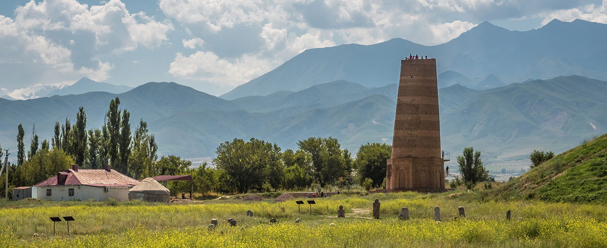 Wieża Burana. Wycieczka do Kirgistanu: Podróż dolinami Gór Niebiańskich, fot. © Magda Załoga, Barents.pl