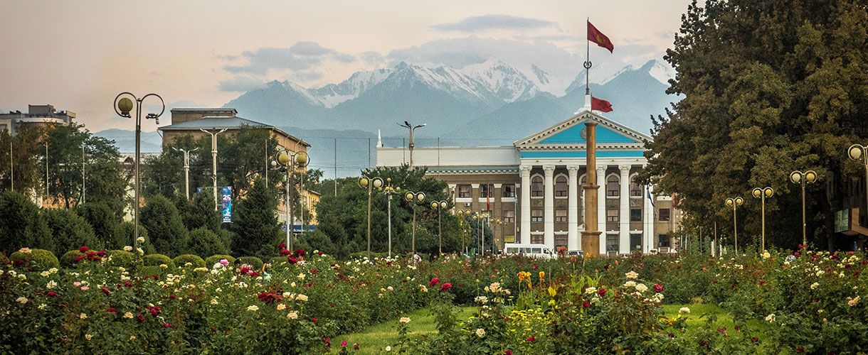Biszkek, stolica Kirgistanu. Wycieczka do Kirgistanu: Podróż dolinami Gór Niebiańskich, fot. © Magda Załoga, Barents.pl