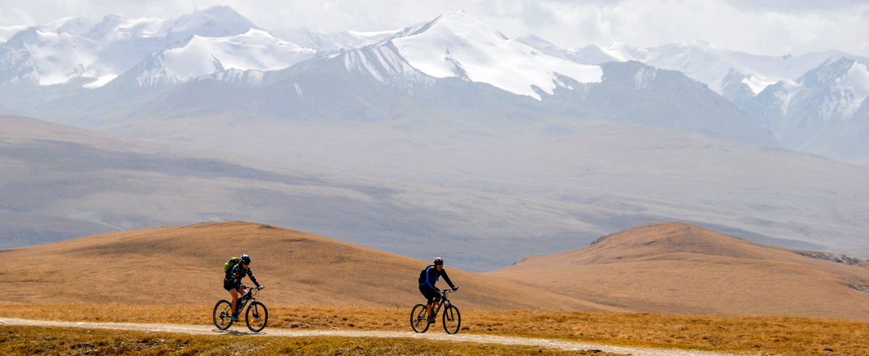 Kirgistan na rowerze: Przejazd przez Tien-szan fot. © Krzysztof Tomczyk, w Kirgistanie z Barents.pl