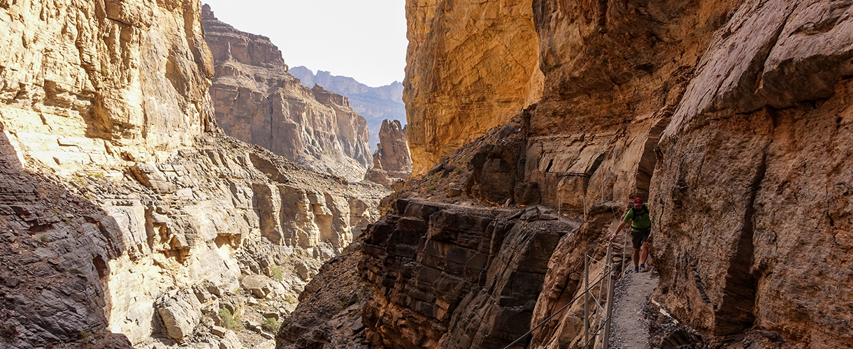 Trekking w Omanie: przez wioski i wadi Gór Hadżar fot. © Mateusz Kuszela, pilot Barents.pl