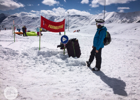 Parking dla paralotniarzy. Narty w Gruzji. Gudauri 2017 r. fot. © M. Busz, Barents.pl