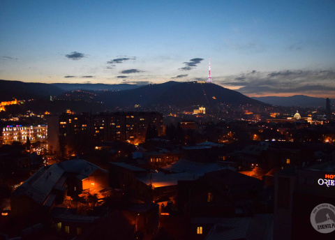 Wiosenne Tbilisi nocą. Narty w Gruzji! © Barents.pl