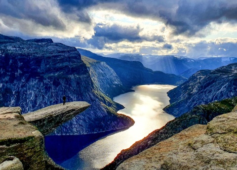 Hardangervidda i Trolltunga: trekking przez surowy płaskowyż Norwegii fot. © Jan Prasałek z Barents.pl