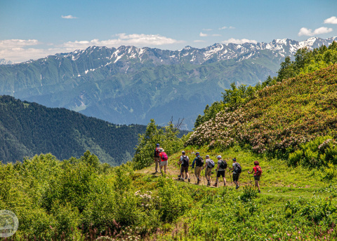 Trekking w Gruzji: na lekko przez Swanetię Fot. © Maciek Kucharski, pilot Barents.pl