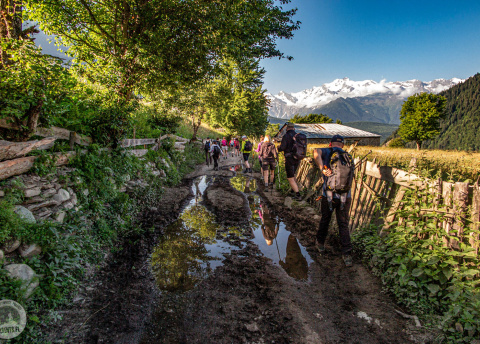 Trekking w Gruzji: na lekko przez Swanetię Fot. © Maciek Kucharski, pilot Barents.pl