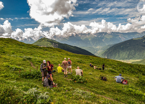 Trekking w Gruzji: na lekko przez Swanetię Fot. © Maciek Kucharski, pilot Barents.pl