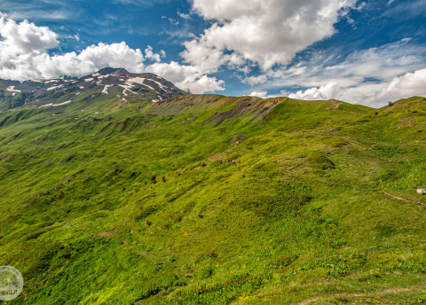 Trekking w Gruzji: na lekko przez Swanetię Fot. © Maciek Kucharski, pilot Barents.pl