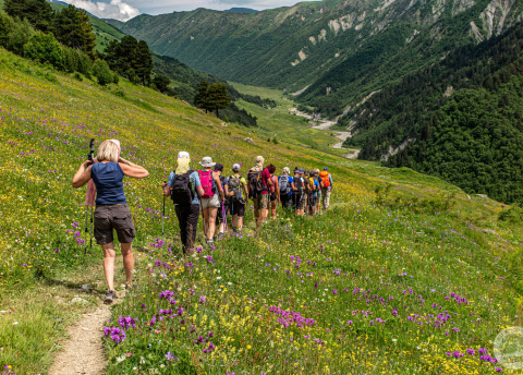 Trekking w Gruzji: na lekko przez Swanetię Fot. © Maciek Kucharski, pilot Barents.pl