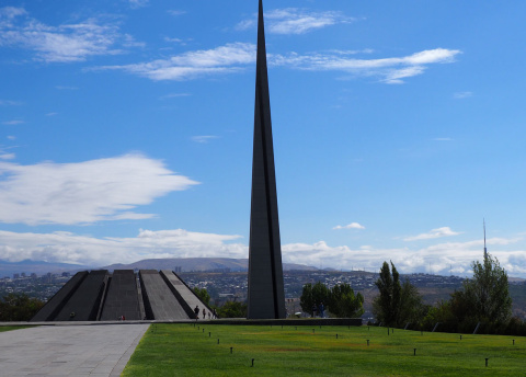 Dwuszczytowa Uszba. fot. © Bogusław Stanaszek z Barents.pl