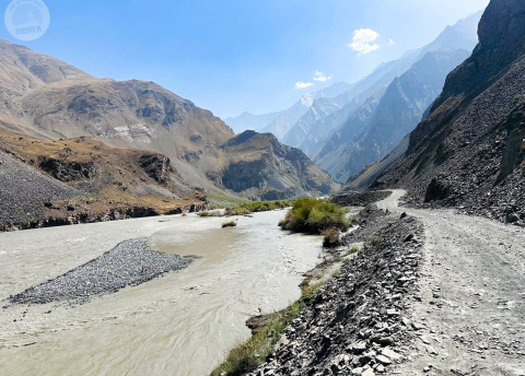 Pamir Highway: Rowerem przez Dolinę Bartang fot. © Paweł Puławski, Barents.pl