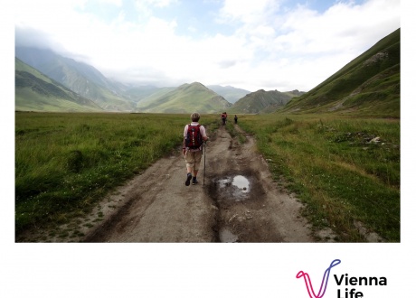 Spacer dolinami Kaukazu potrafi być równie piękny i ekscytujący jak zdobywanie szczytów! Z Vienna Life zdobywaj szczyty! © Vienna Life 2017 r.