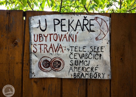 Piekarnia w Gerniku (Gârnic). Banat na rowerze: góry i życie na rumuńskich peryferiach fot. @ Małgosia Busz, Barents.pl