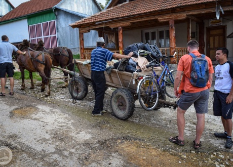 Przygotowania do wyjazdu :) Banat na rowerze: góry i życie na rumuńskich peryferiach fot. @ Roman Stanek, Barents.pl