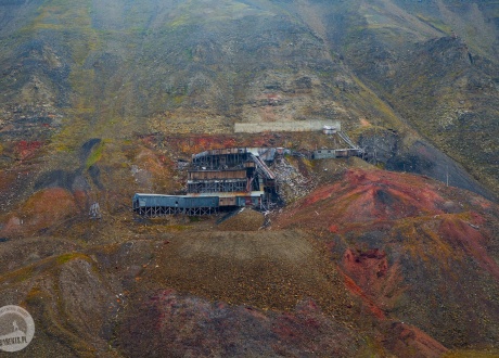 Nieczynna kopalnia w Longyearbyen. Spitsbergen: Tydzień Na Krańcu Północy fot. © Konrad Kopiec z Barents.pl