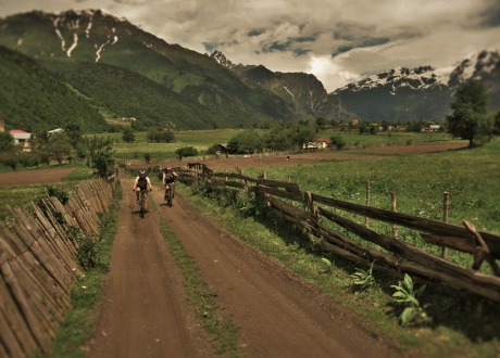 Gruzja na rowerze: do serca Kaukazu fot. © Roman Stanek, Barents.pl