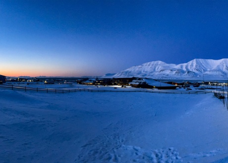 Zima na Spitsbergenie 2022: między polarnym dniem i nocą. Fot. © Paweł Gardziej, pilot Barents.pl