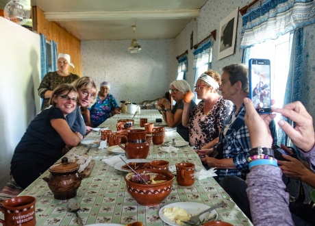 We live and eat in houses with local hosts | Rosja: Wycieczka na wyspy Sołowieckie, Karelia i nieznana rosyjska Północ | fot. © Roman Stanek