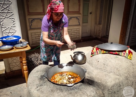 We organise cooking workshops with local families | Uzbekistan: Wycieczka po Jedwabnym Szlaku | fot. © Alicja Wiśniewska-Kowalewska