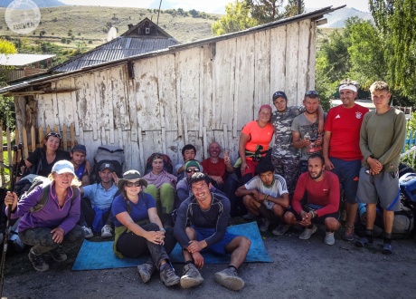 We spend many days in the mountains with Kyrgyz porters | Wycieczka: Trekking w Kirgistanie wśród Gór Niebiańskich | fot. © Ola Siemiradzka