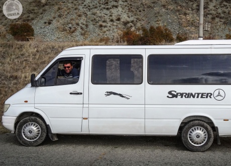 Nasz kierowca i pomocnik w Armenii - Arszak | Wycieczka: Armenia, objazdowe uroki kaukaskiej republiki | fot. © Agnieszka i Konrad