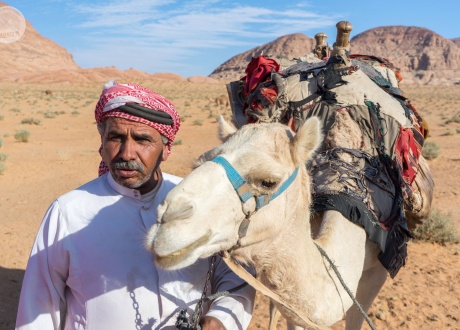 Trekking z wielbłądami w Jordanii. fot. © Paweł Gardziej, Barents.pl