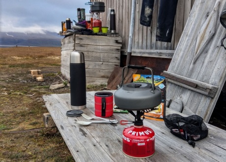 Kuchnia na Spitsbergenie podczas trekkingu. fot. © Dominik Pytel z Barents.pl