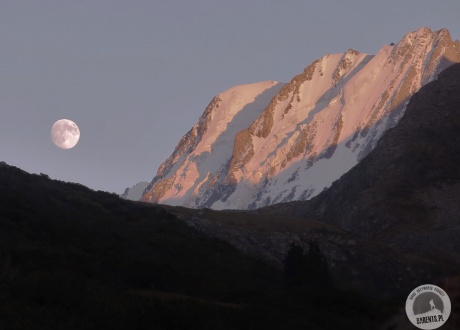 Widok z obozowiska. Trekking w Kirgistanie. Wśród Gór Niebiańskich. © Roman Stanek Barents.pl