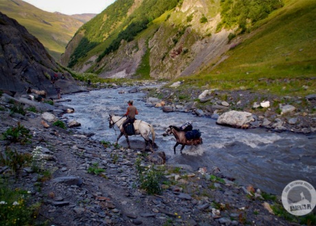 Horse riding in the wild mountain rivers iin Georgia © Roman Stanek for Barents.pl Active Travel Agency