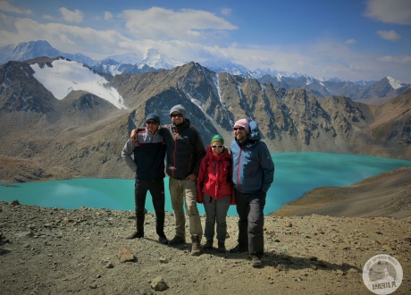 Nad jeziorem Ala-Kul. Trekking w Kirgistanie. Wśród Gór Niebiańskich. © Roman Stanek Barents.pl