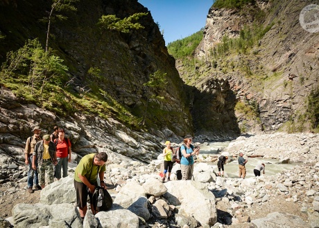Hiking along Siberian mountain rivers © Ivo Dokoupił for Barents.pl Active Travel Agency