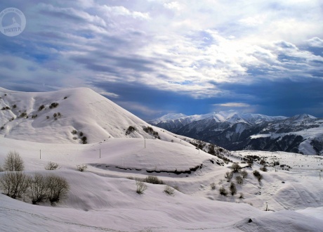 Marcowa czapa śniegu w Gudauri. Narty w Gruzji! © Barents.pl