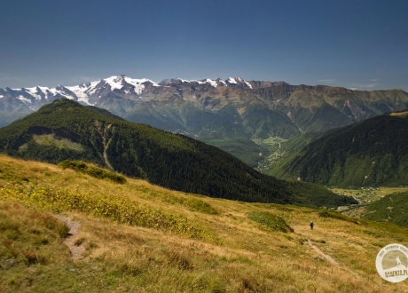 Hiking in Georgia: light travelling in Svaneti. © Lidka Wiśniewska for Barents.pl Active Travel Agency