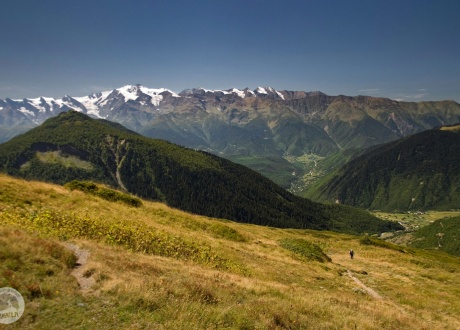 Panorama Kaukazu. Trekking w Gruzji: Na lekko przez Swanetię fot. © Lidka Wiśniewska, Barents.pl