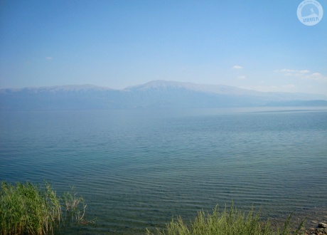 Super przejrzyste wody Jeziora Ochrydzkiego. © Asia dla Barents.pl