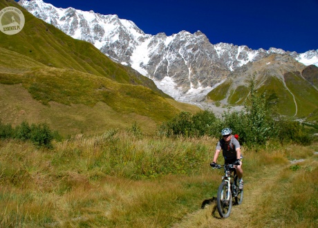 Cycling Georgia: Svaneti, the heartland of Caucasus © Roman Stanek Barents.pl 