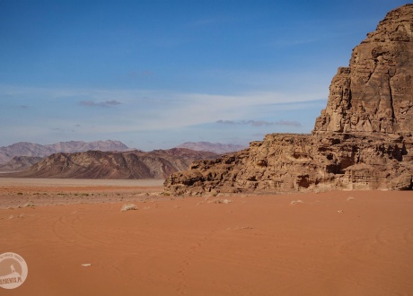 Jordania: Trekking z wielbłądami przez pustynię Wadi Rum fot. © Roman Stanek, Barents.pl