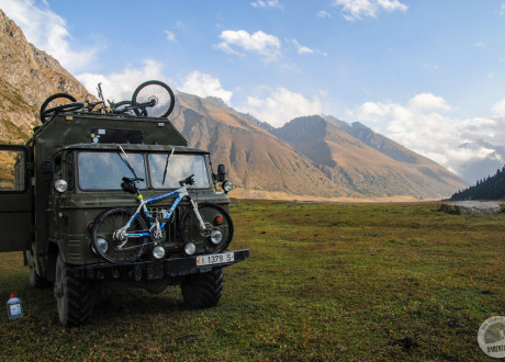 Kirgistan na rowerze: Przejazd przez Tien-szan fot. © Krzysztof Tomczyk, w Kirgistanie z Barents.pl