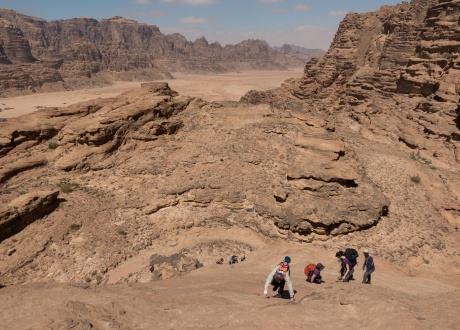Jordania: Trekking z wielbłądami przez pustynię Wadi Rum fot. © Dave i Ali dla Barents.pl