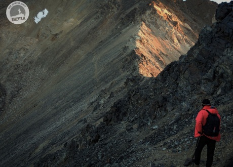 Trekking na najwyższe szczyty Iranu: Demawend + Alam Kuh © Grzegorz Sułek dla Barents.pl