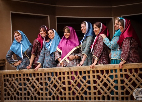 Kobiety w tradycyjnych strojach w Jazd. Majówka w Iranie © Bartek Krzysztan, Barents 2017