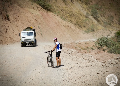 Pamir na rowerze: Przejazd dachem świata. © Roman Stanek, Barents.pl