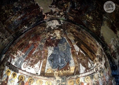 Mestia. Kościół św. Jerzego. Wycieczka do Gruzji: Tbilisi, Batumi, Kazbek i Swanetia © Roman Stanek, Barents.pl