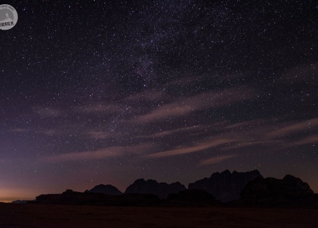 Nocne niebo nad pustynią Wadi Rum. fot. © Paweł Gardziej, Barents.pl
