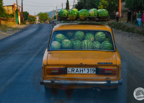 Soczyste arbuzy dojrzewające w cieple gruzińskiego słońca. Kulinarny wyjazd do Gruzji. W poszukiwaniu najlepszego Chinkali i Chaczapuri © Barents.pl